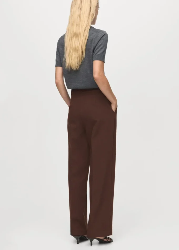 Gerade geschnittene Hose mit hoher Taille Gerade geschnittene Hose mit hoher Taille