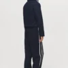Gerade geschnittene Hose mit kontrastierenden Streifen