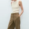 Gerade geschnittene Hose mit mittlerer Leibhöhe Gerade geschnittene Hose mit mittlerer Leibhöhe