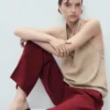 Gerade geschnittene Hose mit mittlerer Leibhöhe Gerade geschnittene Hose mit mittlerer Leibhöhe