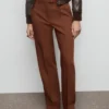 Gerade geschnittene Hose mit Nahtdetails