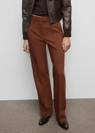 Gerade geschnittene Hose mit Nahtdetails