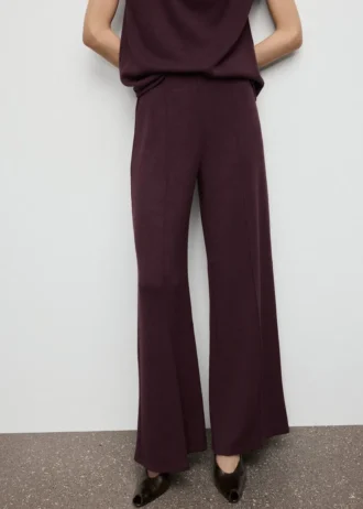 Gerade geschnittene Hose mit Nahtdetails