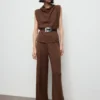Gerade geschnittene Hose mit Nahtdetails Gerade geschnittene Hose mit Nahtdetails