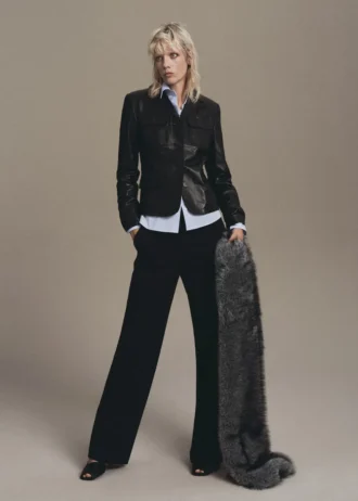 Gerade geschnittene Hose mit Nahtdetails