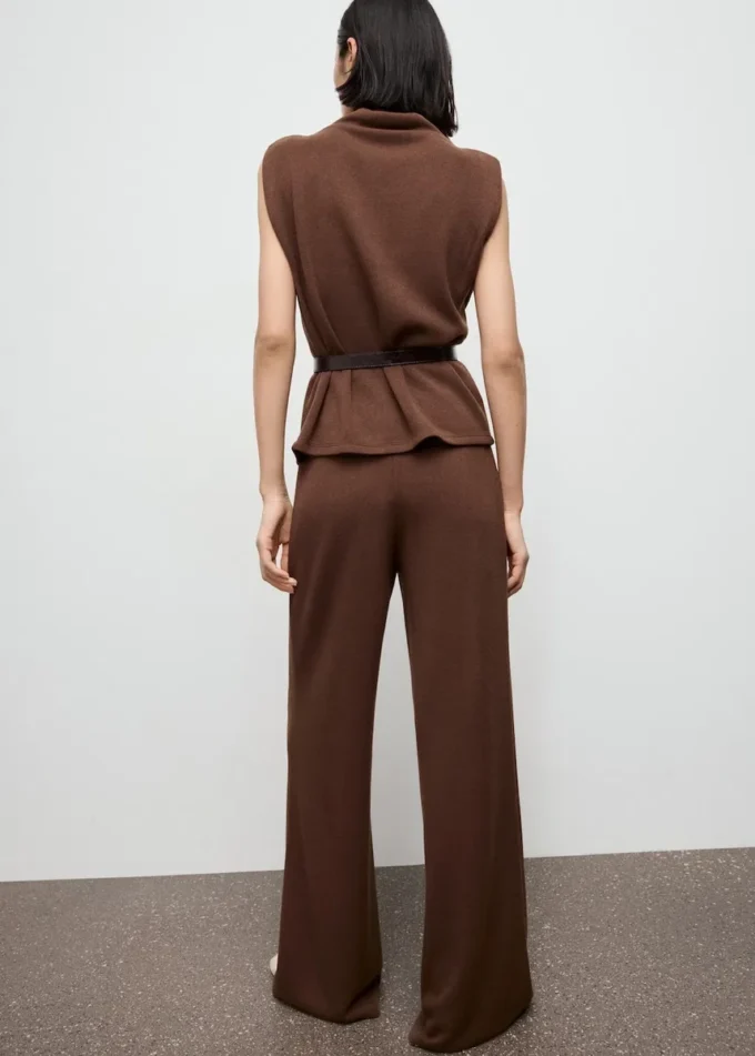 Gerade geschnittene Hose mit Nahtdetails Gerade geschnittene Hose mit Nahtdetails