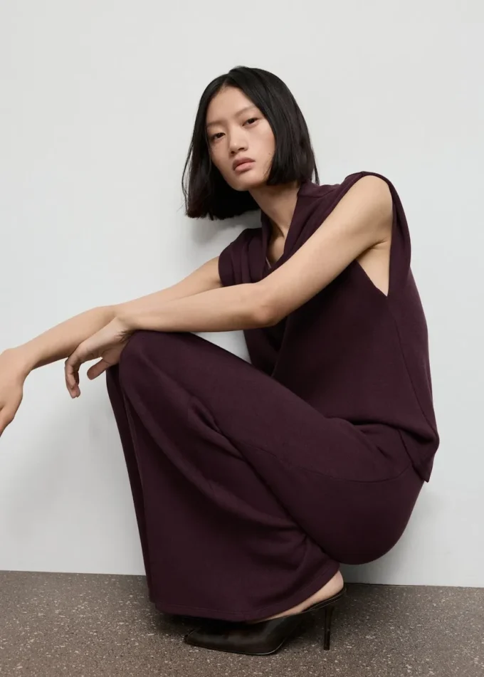 Gerade geschnittene Hose mit Nahtdetails Gerade geschnittene Hose mit Nahtdetails