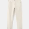 Gerade geschnittene Hose mit umgeschlagenem Saum Gerade geschnittene Hose mit umgeschlagenem Saum