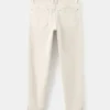 Gerade geschnittene Hose mit umgeschlagenem Saum Gerade geschnittene Hose mit umgeschlagenem Saum