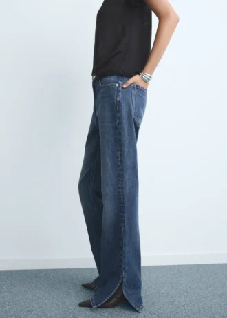 Gerade geschnittene Jeans mit Öffnungen