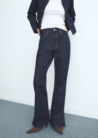 Gerade geschnittene Jeans mit Öffnungen