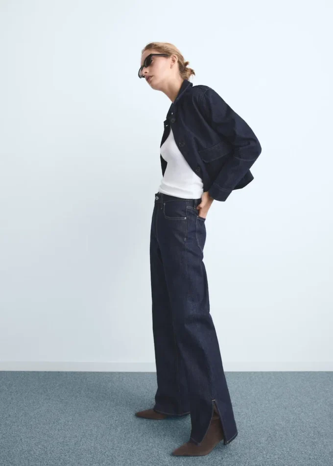 Gerade geschnittene Jeans mit Öffnungen