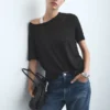 Gerade geschnittene Jeans mit Öffnungen Gerade geschnittene Jeans mit Öffnungen