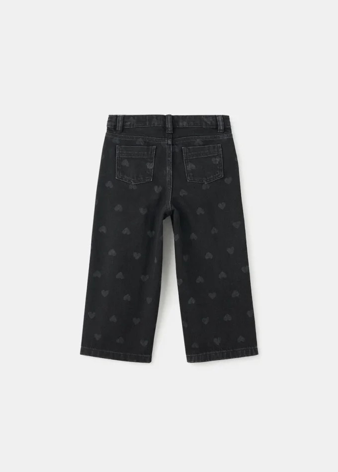 Gerade geschnittene Jeans mit Herzen