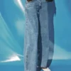 Gerade geschnittene Jeans mit Knittereffekt Gerade geschnittene Jeans mit Knittereffekt