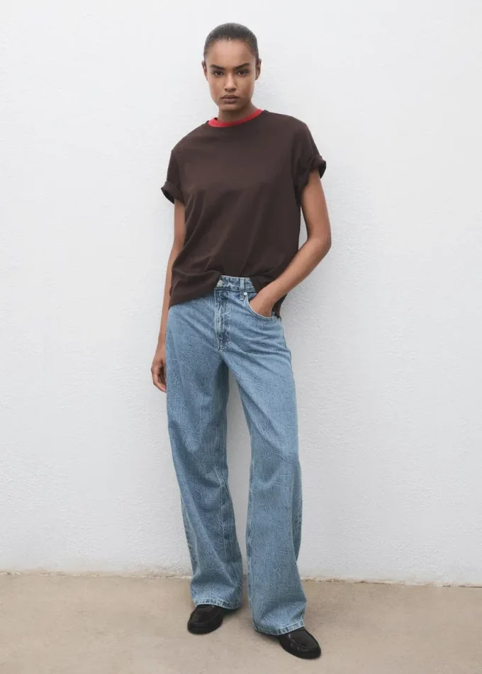 Gerade geschnittene Jeans mit Knittereffekt Gerade geschnittene Jeans mit Knittereffekt