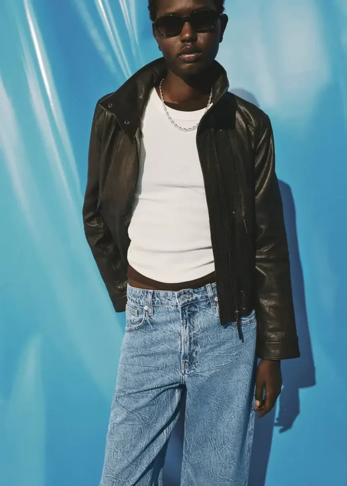 Gerade geschnittene Jeans mit Knittereffekt Gerade geschnittene Jeans mit Knittereffekt