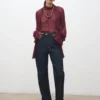 Gerade geschnittene Jeans mit Knopfleiste Gerade geschnittene Jeans mit Knopfleiste