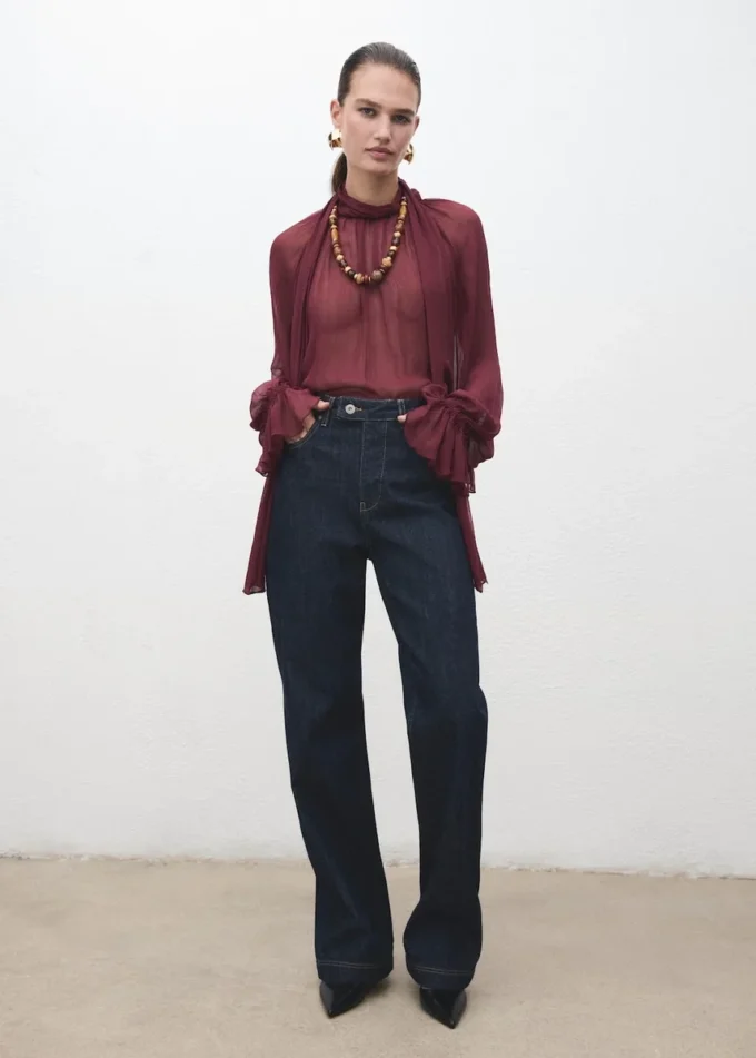 Gerade geschnittene Jeans mit Knopfleiste Gerade geschnittene Jeans mit Knopfleiste