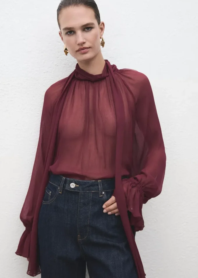 Gerade geschnittene Jeans mit Knopfleiste Gerade geschnittene Jeans mit Knopfleiste