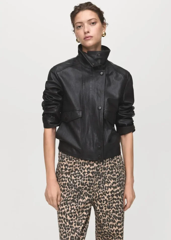 Gerade geschnittene Jeans mit Leopardenmuster Gerade geschnittene Jeans mit Leopardenmuster