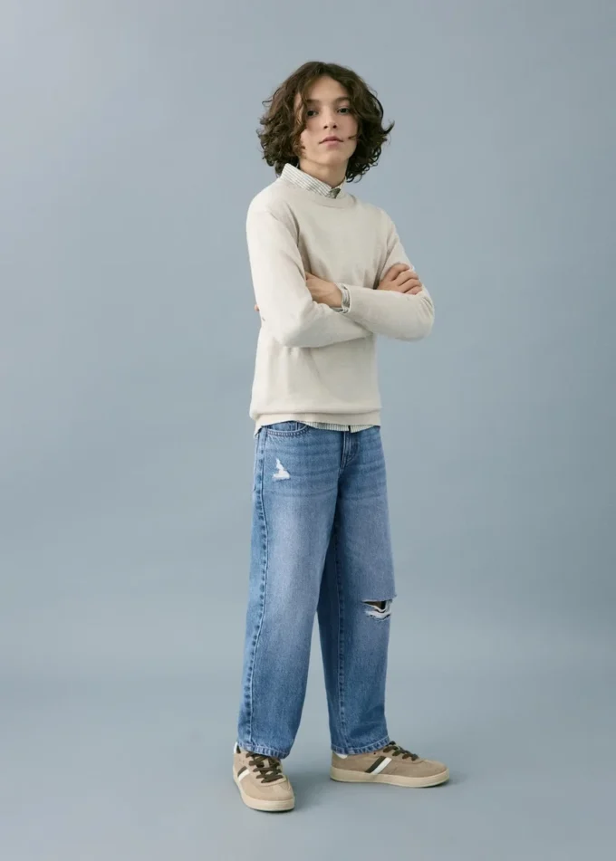 Gerade geschnittene Jeans mit mittlerer Leibhöhe Gerade geschnittene Jeans mit mittlerer Leibhöhe