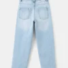 Gerade geschnittene Jeans mit mittlerer Leibhöhe Gerade geschnittene Jeans mit mittlerer Leibhöhe