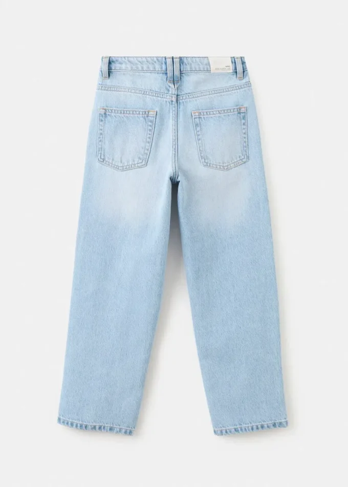 Gerade geschnittene Jeans mit mittlerer Leibhöhe Gerade geschnittene Jeans mit mittlerer Leibhöhe