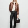 Gerade geschnittene Jeans mit niedriger Taille Gerade geschnittene Jeans mit niedriger Taille