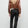 Gerade geschnittene Jeans mit niedriger Taille Gerade geschnittene Jeans mit niedriger Taille
