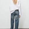 Gerade geschnittene Jeans mit Ösen Gerade geschnittene Jeans mit Ösen