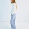 Gerade geschnittene Jeans mit Strassverzierung Gerade geschnittene Jeans mit Strassverzierung