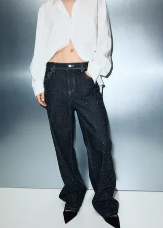 Gerade geschnittene Jeans mit Strassverzierung