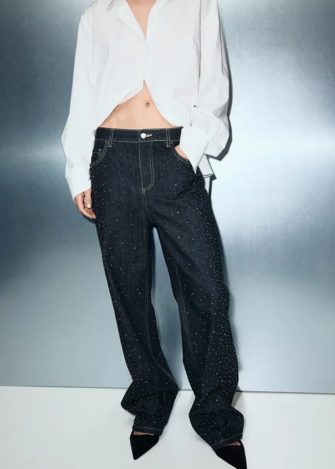 Gerade geschnittene Jeans mit Strassverzierung