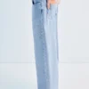Gerade geschnittene Jeans mit Strassverzierung Gerade geschnittene Jeans mit Strassverzierung