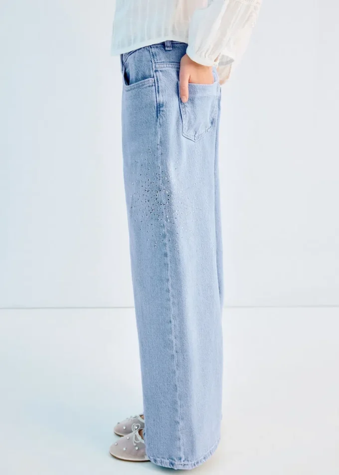 Gerade geschnittene Jeans mit Strassverzierung Gerade geschnittene Jeans mit Strassverzierung