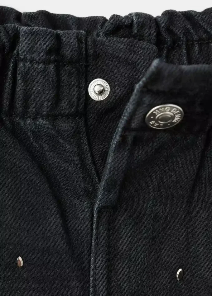 Gerade geschnittene Jeans mit Strassverzierung Gerade geschnittene Jeans mit Strassverzierung