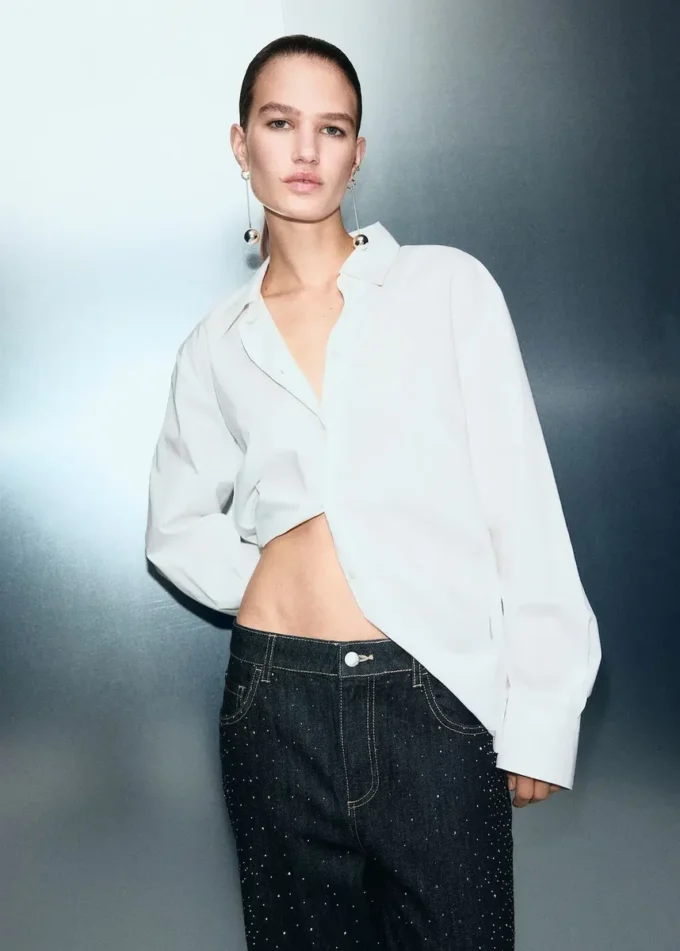 Gerade geschnittene Jeans mit Strassverzierung