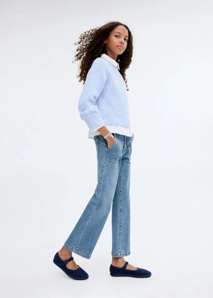 Gerade geschnittene Jeans mit Taschen Gerade geschnittene Jeans mit Taschen