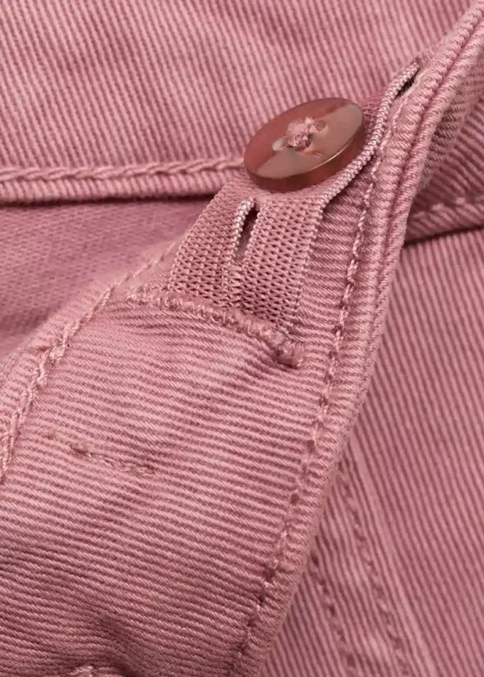 Gerade geschnittene Jeans mit Taschen Gerade geschnittene Jeans mit Taschen