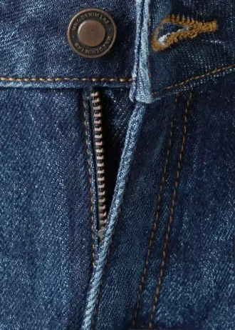 Gerade geschnittene Jeans mit Umschlag