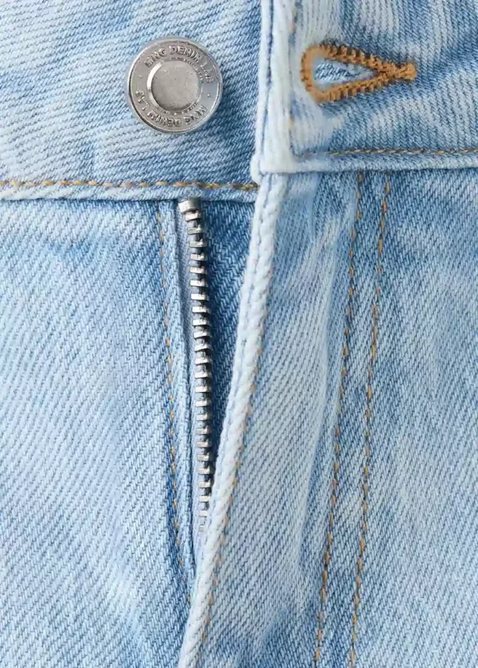 Gerade geschnittene Jeans mit Umschlag Gerade geschnittene Jeans mit Umschlag