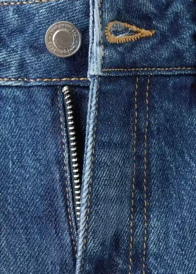 Gerade geschnittene Jeans mit Umschlag Gerade geschnittene Jeans mit Umschlag
