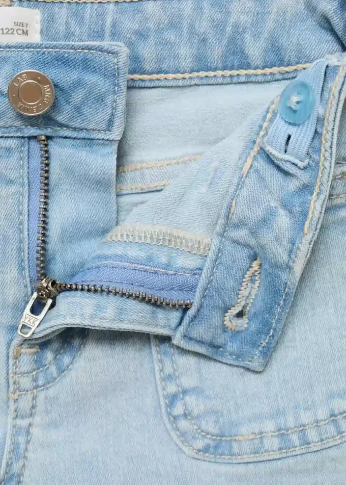 Gerade geschnittene Jeansshorts Gerade geschnittene Jeansshorts