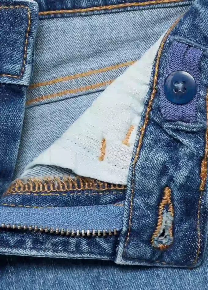 Gerade geschnittene Jeansshorts Gerade geschnittene Jeansshorts