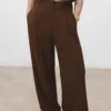 Gerade geschnittene Plisseehose Gerade geschnittene Plisseehose