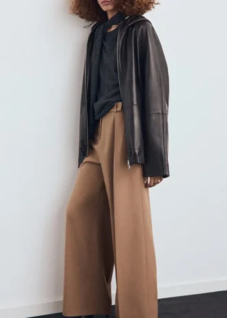 Gerade geschnittene Plisseehose mit Hosenschlitz vorne