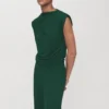 Gerade geschnittener Jumpsuit mit drapiertem Ausschnitt
