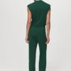 Gerade geschnittener Jumpsuit mit drapiertem Ausschnitt
