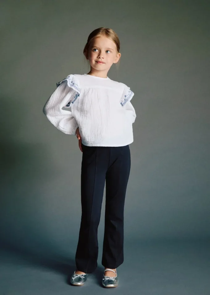 Geraffte, bestickte Bluse Geraffte, bestickte Bluse